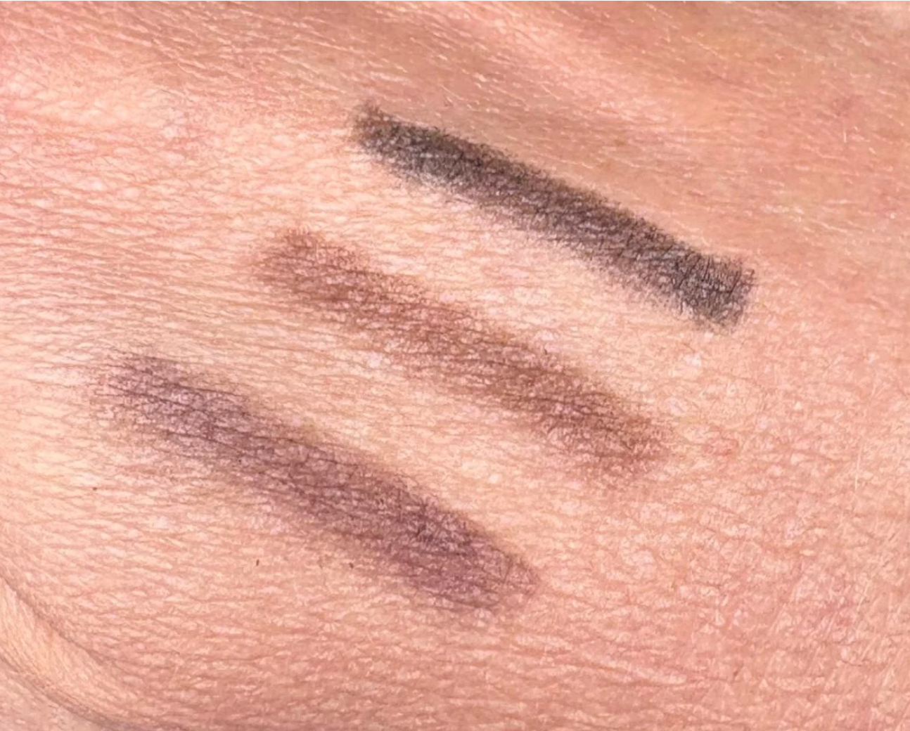 CRAYON YEUX MINÉRAL – NOIR